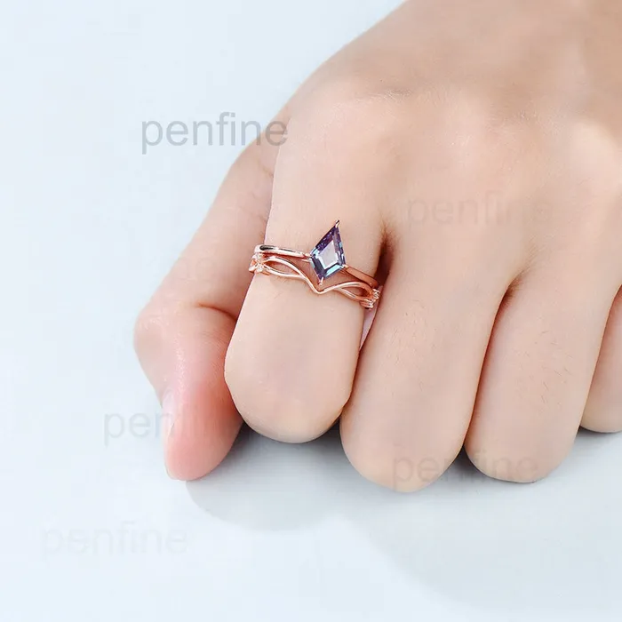 PENFINE Rings Unique Alexandrite Engagemnt Ring Set Solitaire Kite Cut Alexandrite Bridal Set