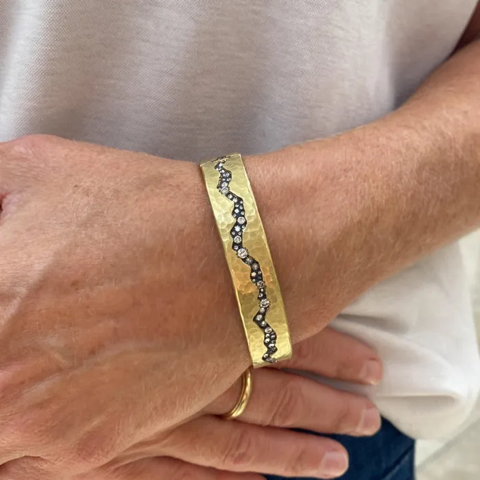 Todd Pownell PreStyled Sets 18k Bangle with Diamond Fissure Todd Pownell PreStyled Sets 18k Bangle with Diamond Fissure