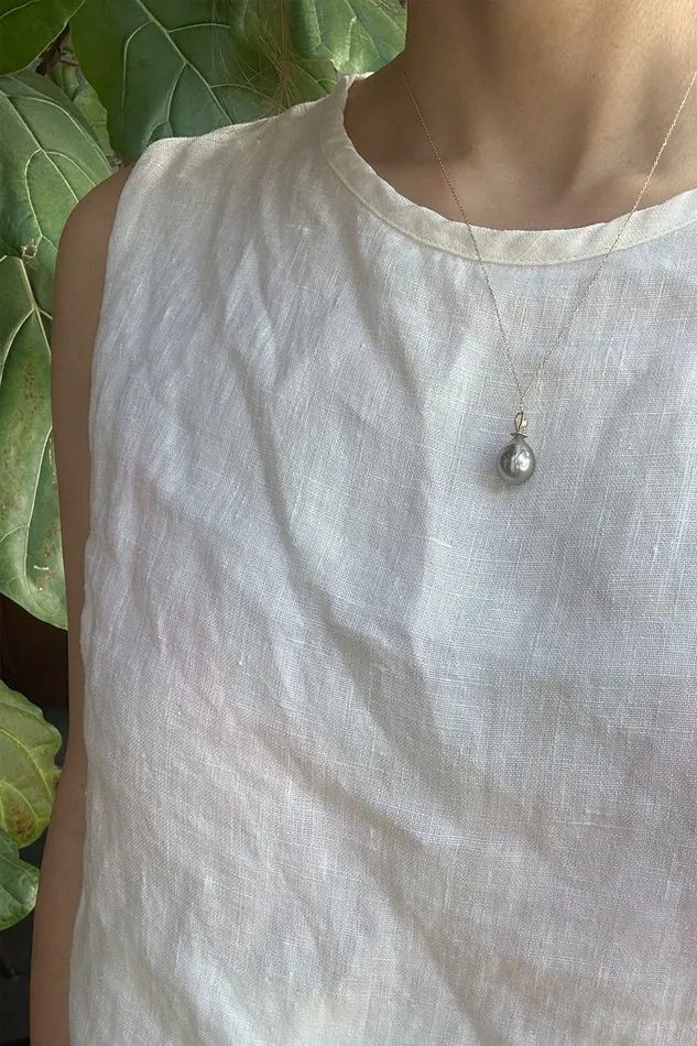 Necklaces Pear Pearl Pendant and Gold Chain Charlotte Wendes