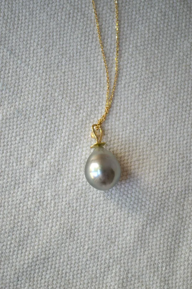 Necklaces Pear Pearl Pendant and Gold Chain Charlotte Wendes
