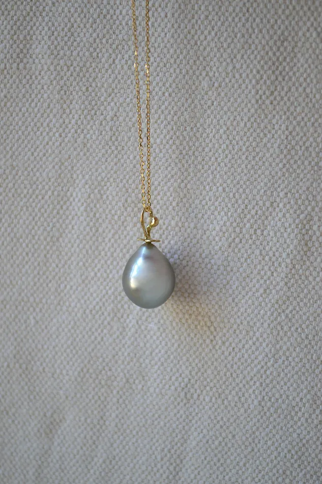 Necklaces Pear Pearl Pendant and Gold Chain Charlotte Wendes