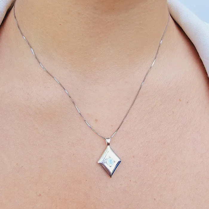 Uniquelan Jewelry Necklaces Natural Moonstone Pendant Necklace